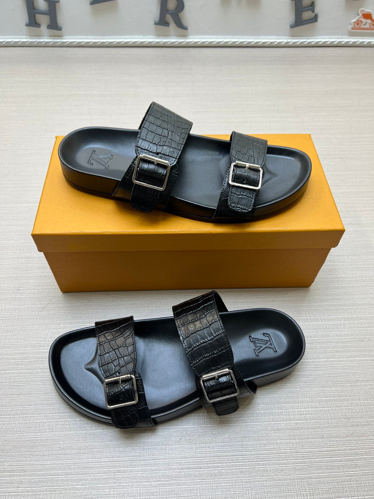 54E87ZDE Stylish slippers