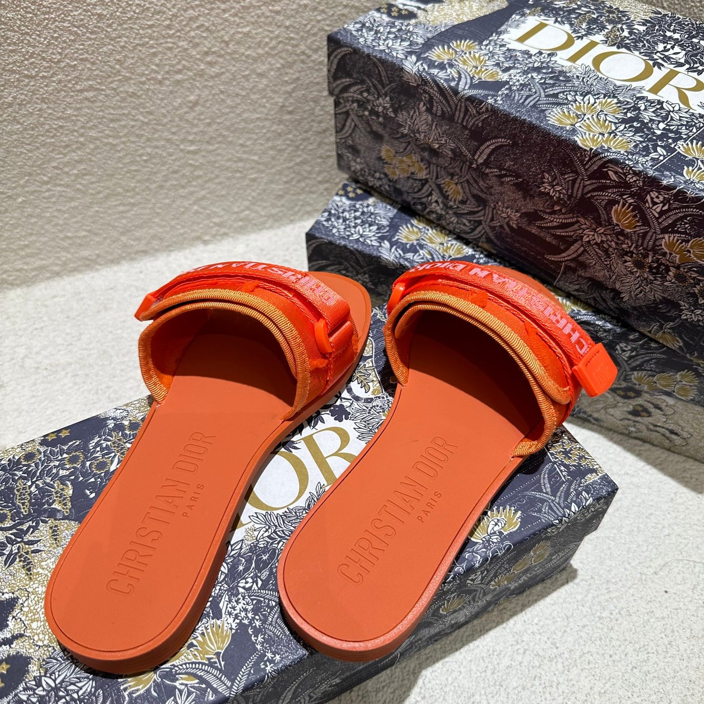 14D16ZDE Stylish slippers