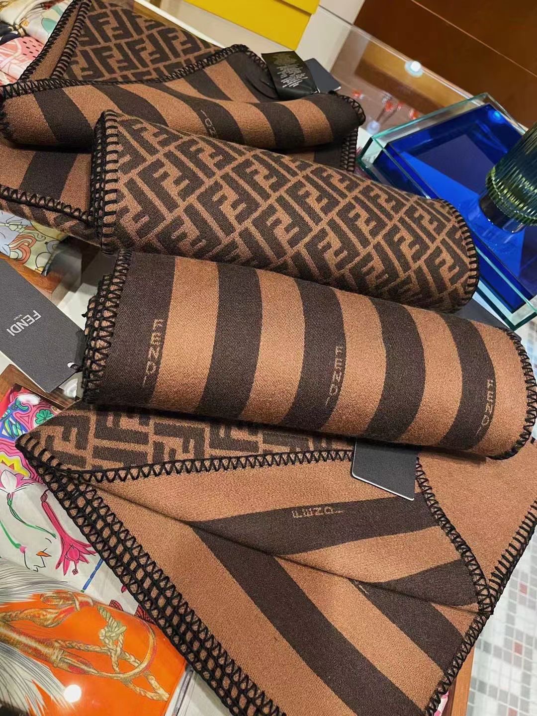 175RF17WDE Stylish Winter Scarves