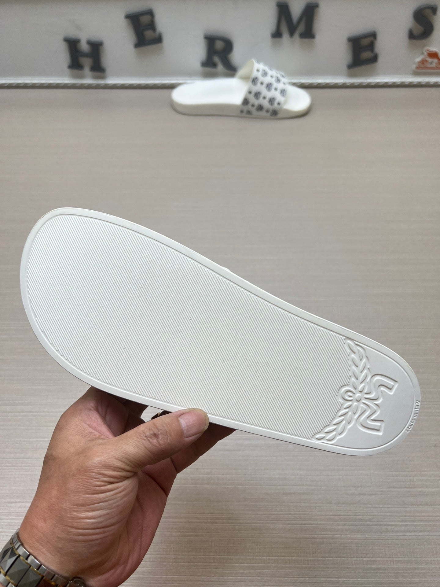 54M46ZDE Stylish slippers