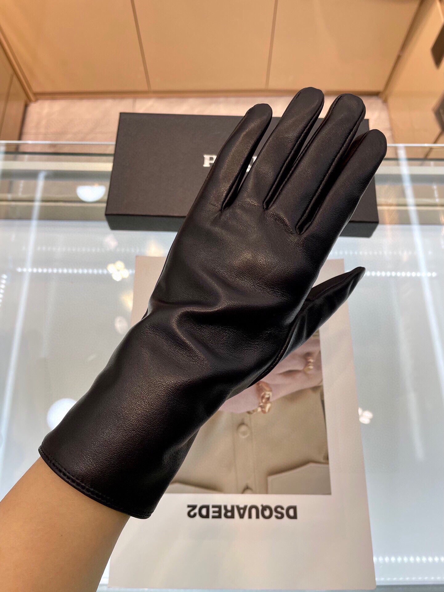 24PD98SDE Stylish gloves