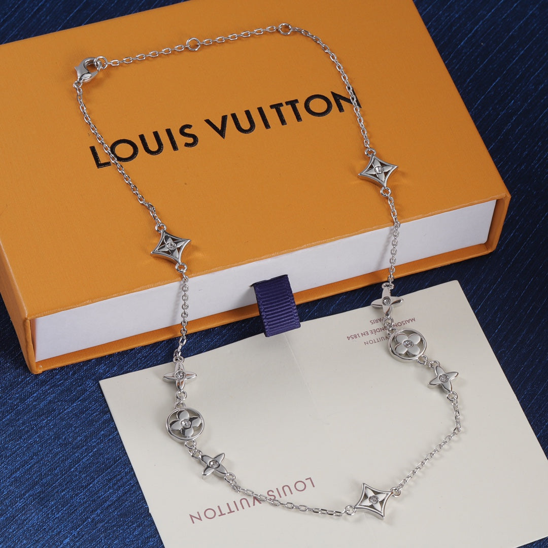 175RE31XDE Stylish Necklaces .