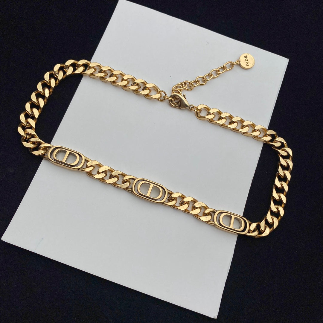 14D560XDE Stylish Earrings Bracelets Necklaces