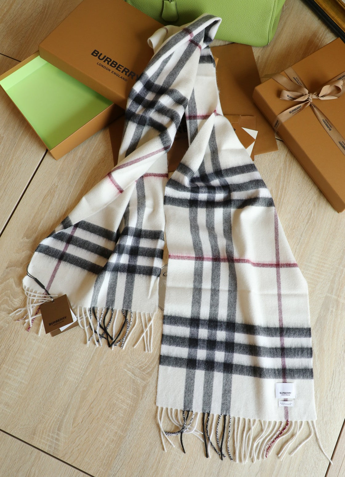 185ZR3WDE Stylish Winter Scarves
