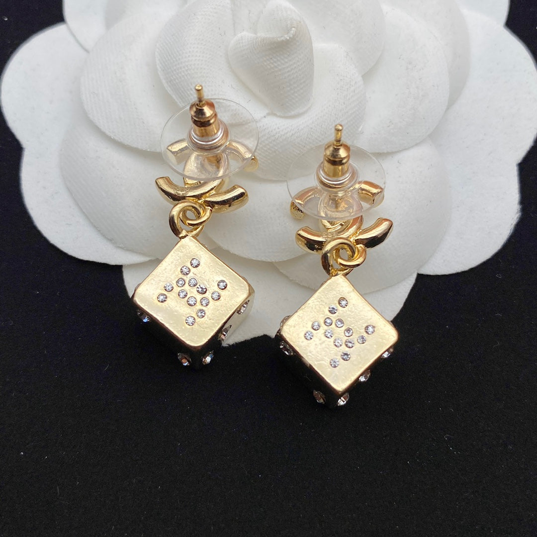 1YC1EDE Stylish Earrings