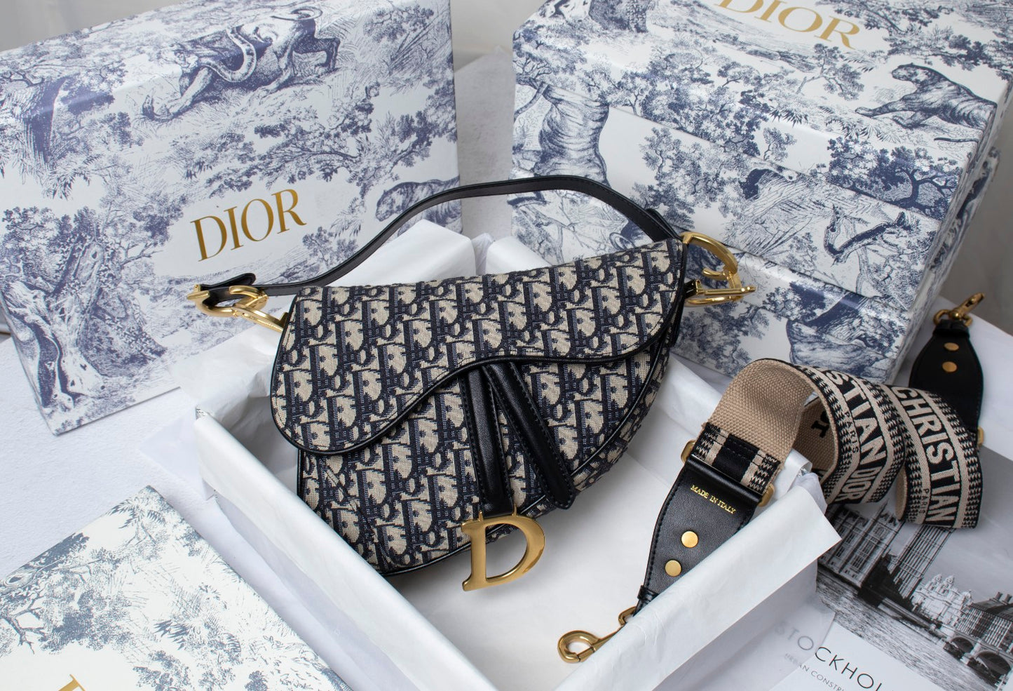 5D12BDE Stylish leather bag