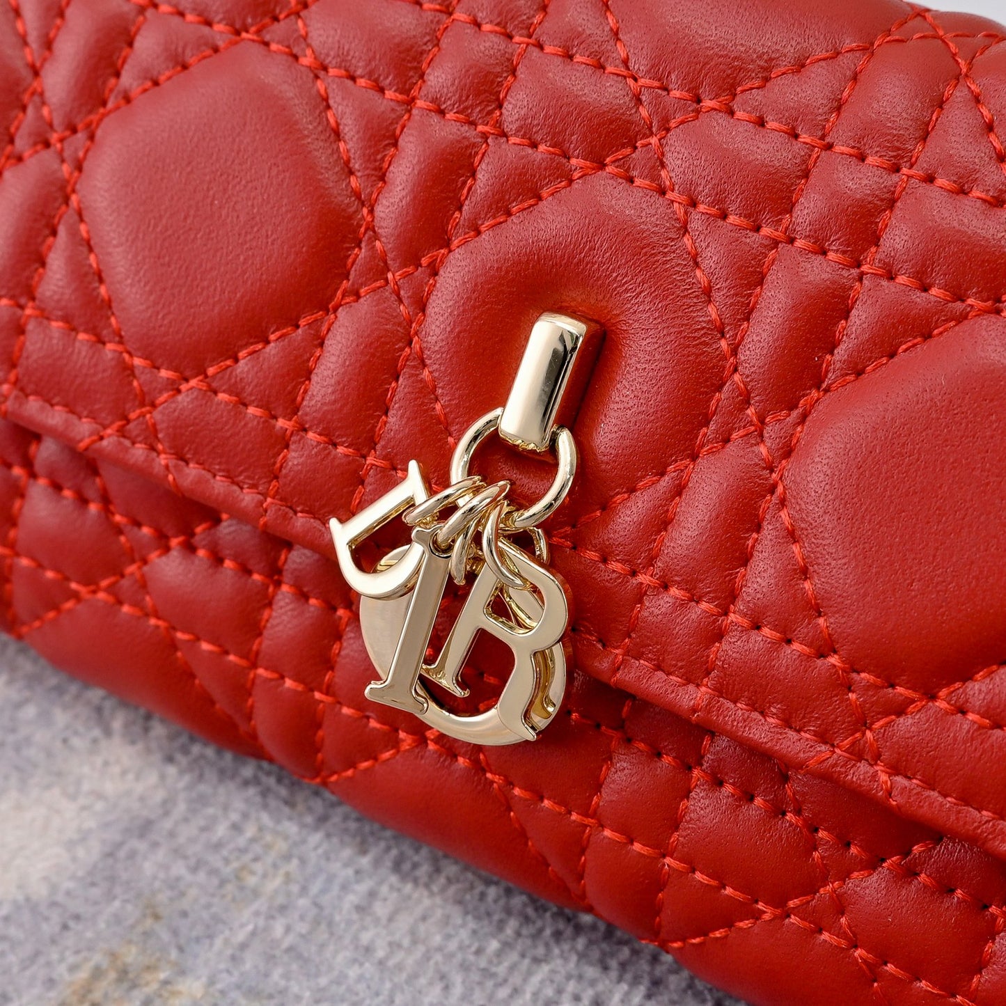 15RD89BDE Stylish leather bag