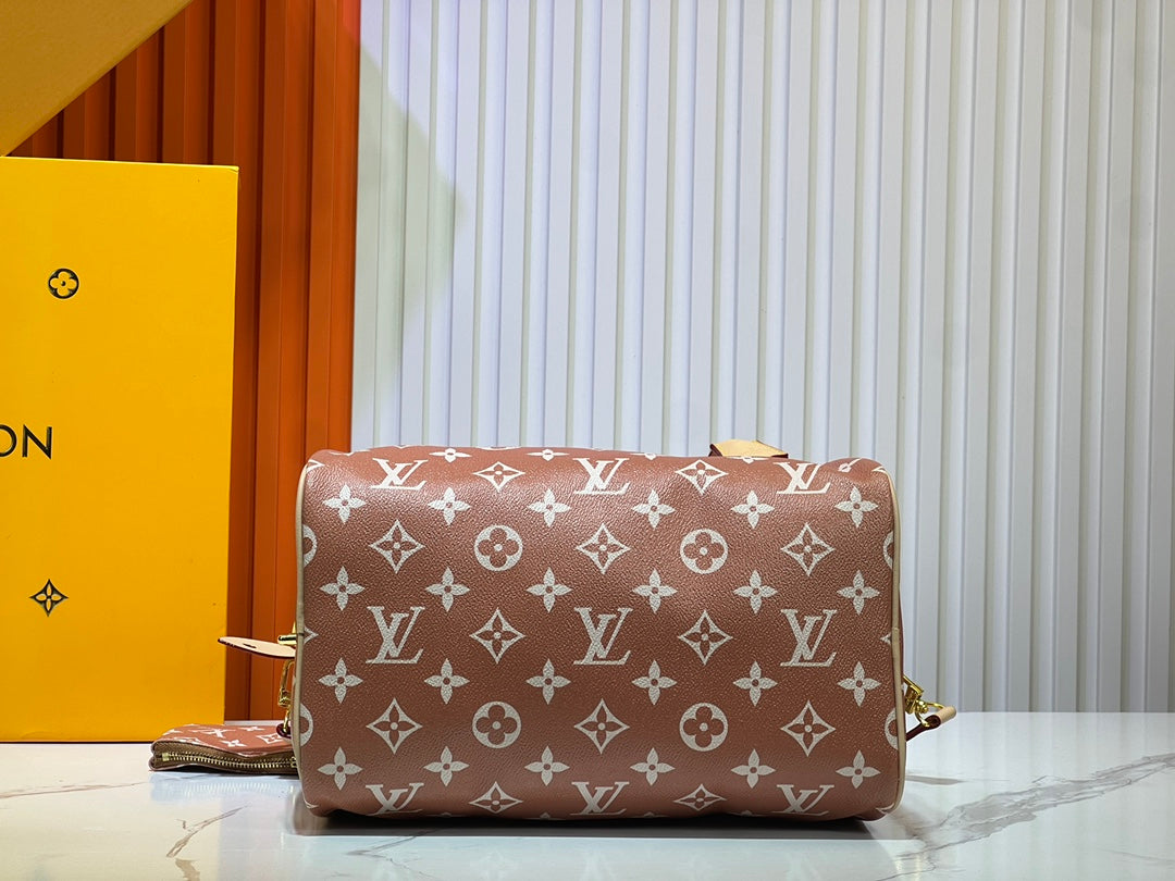 155XE16BDE Stylish leather bag