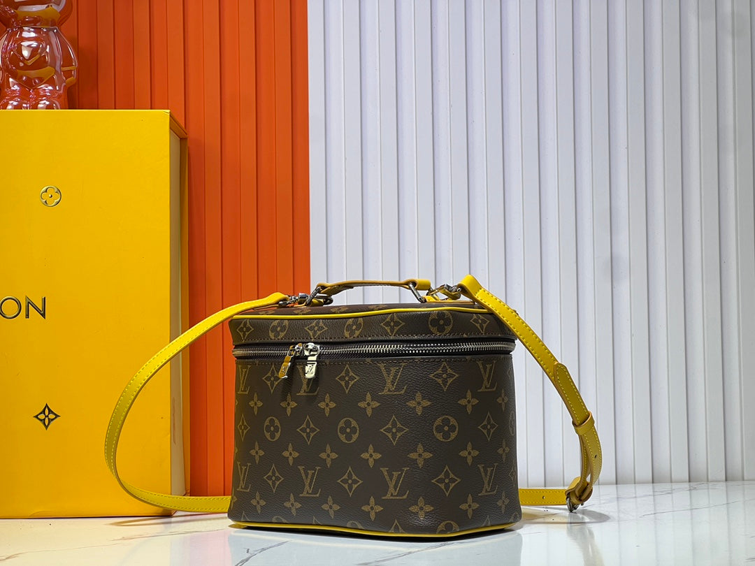 15XE10BDE Stylish leather bag