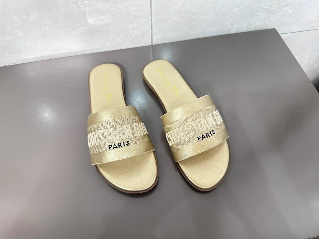 14D32ZDE Stylish slippers