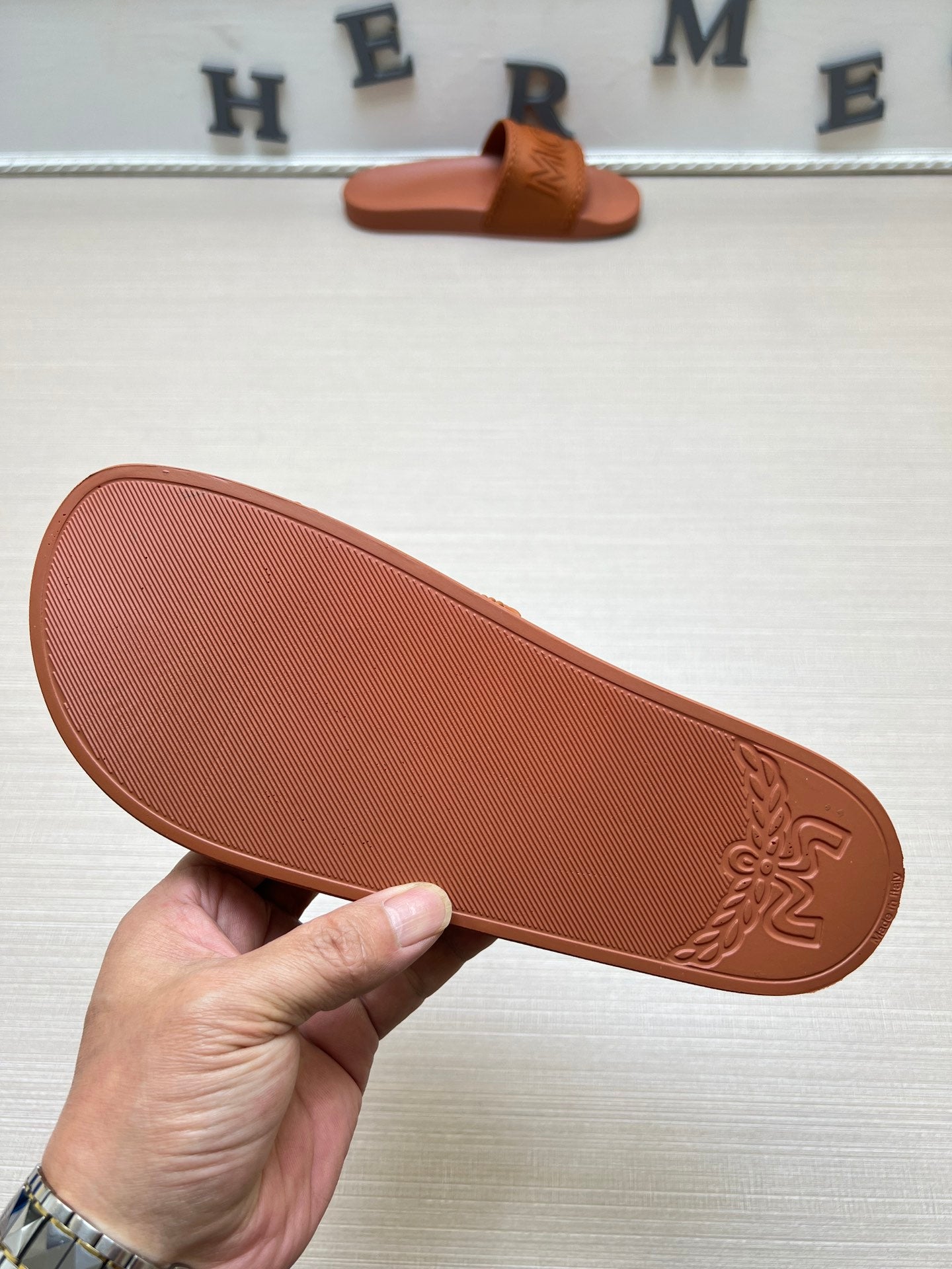 54M42ZDE Stylish slippers