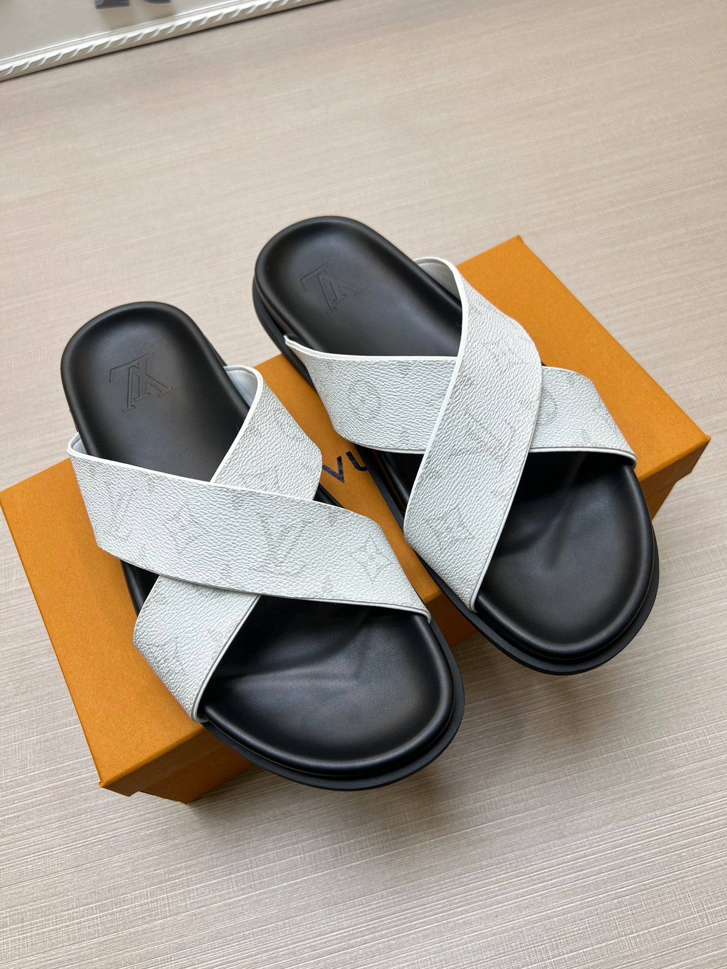 54E58ZDE Stylish slippers