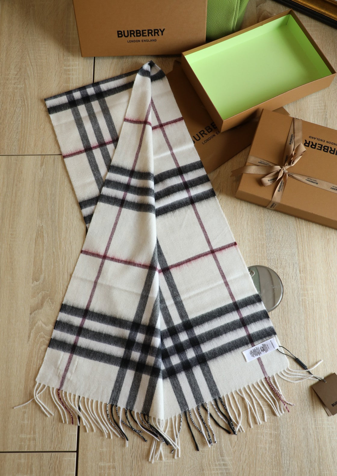 185ZR3WDE Stylish Winter Scarves