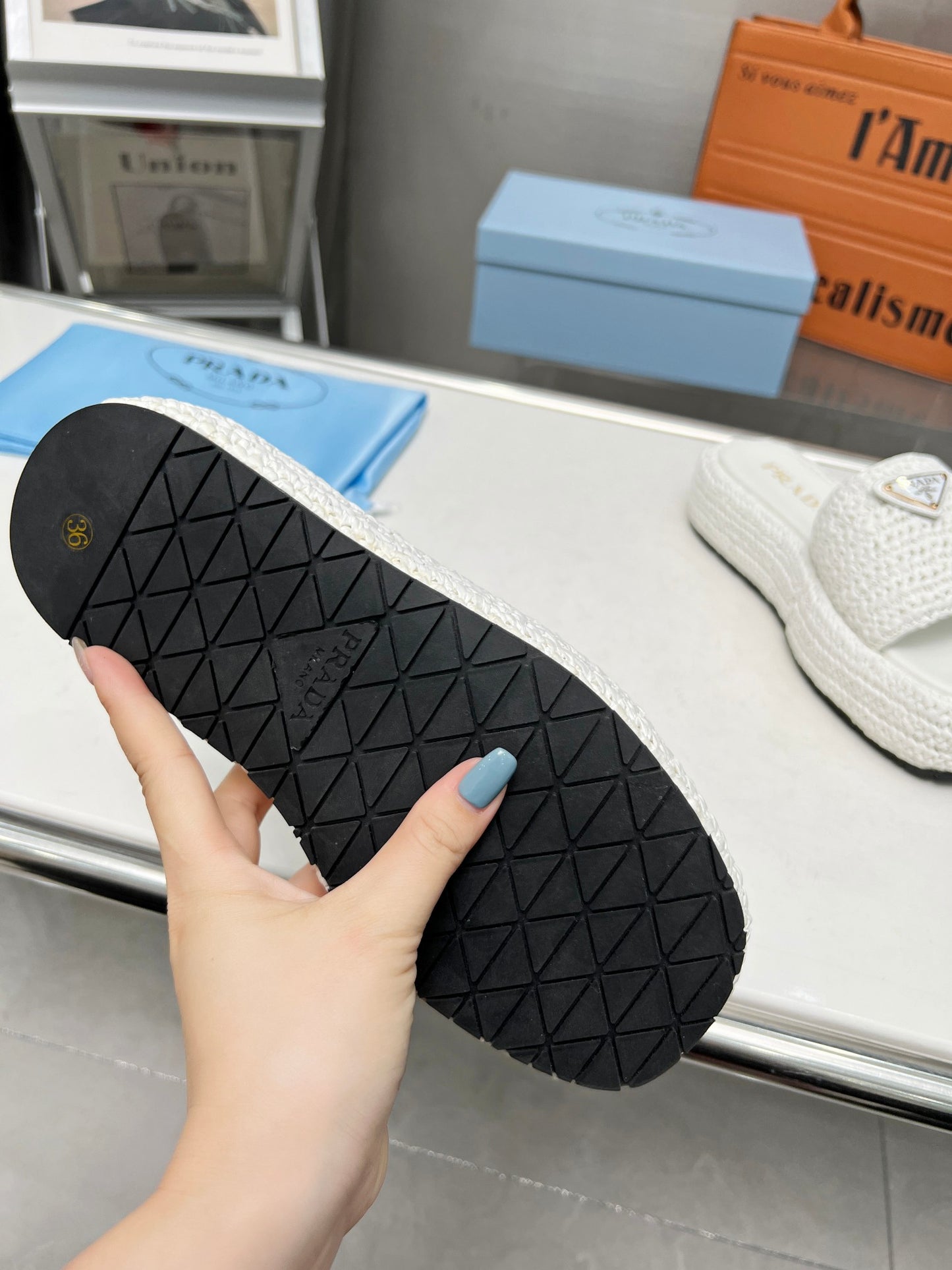 14PD27ZDE Stylish slippers