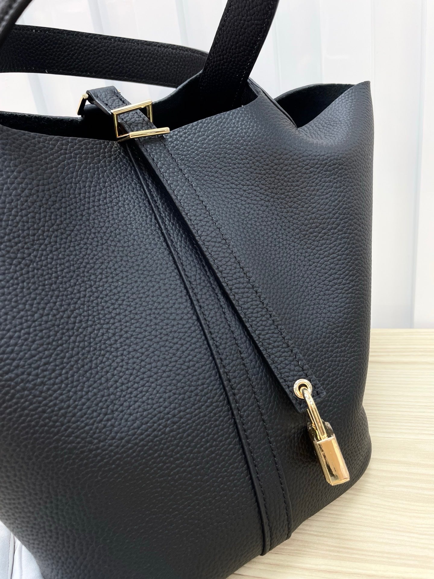 15RH5BDE Stylish leather bag