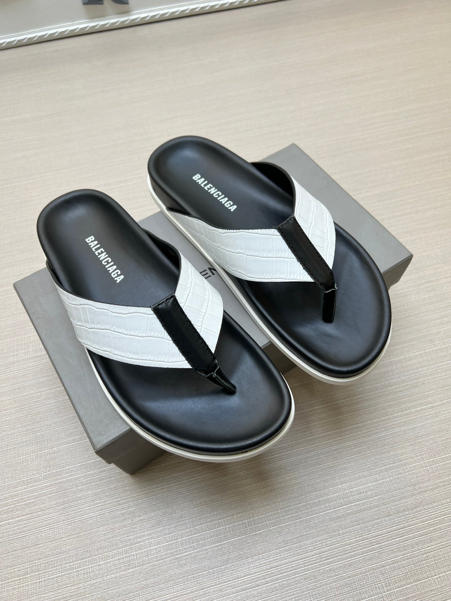 54J98ZDE Stylish slippers