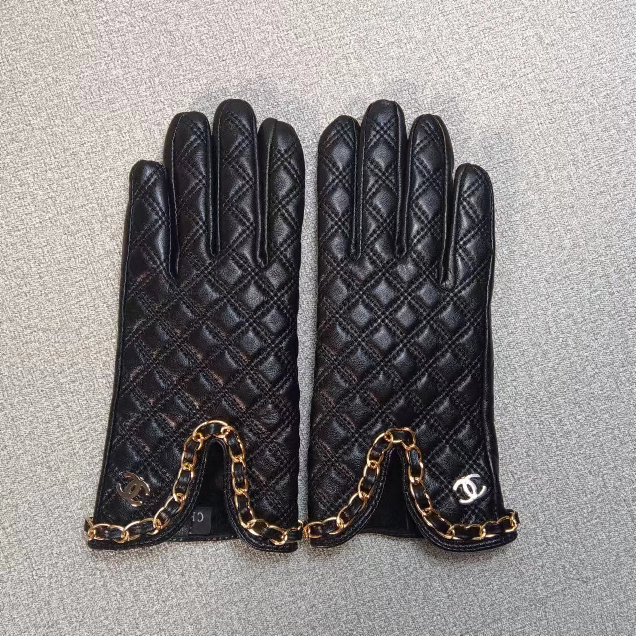 24C92SDE Stylish gloves