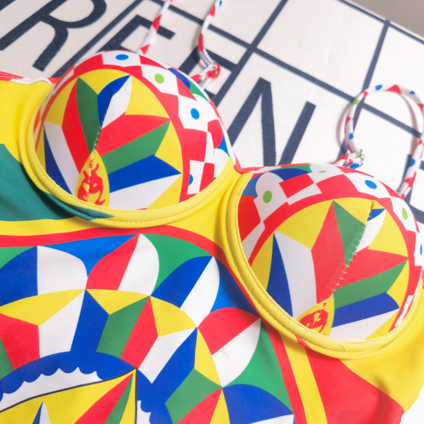 14A75YDE Stylish Bikini swimsuit