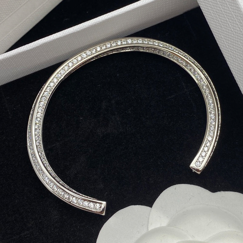 1XCL560KDE Stylish bracelet