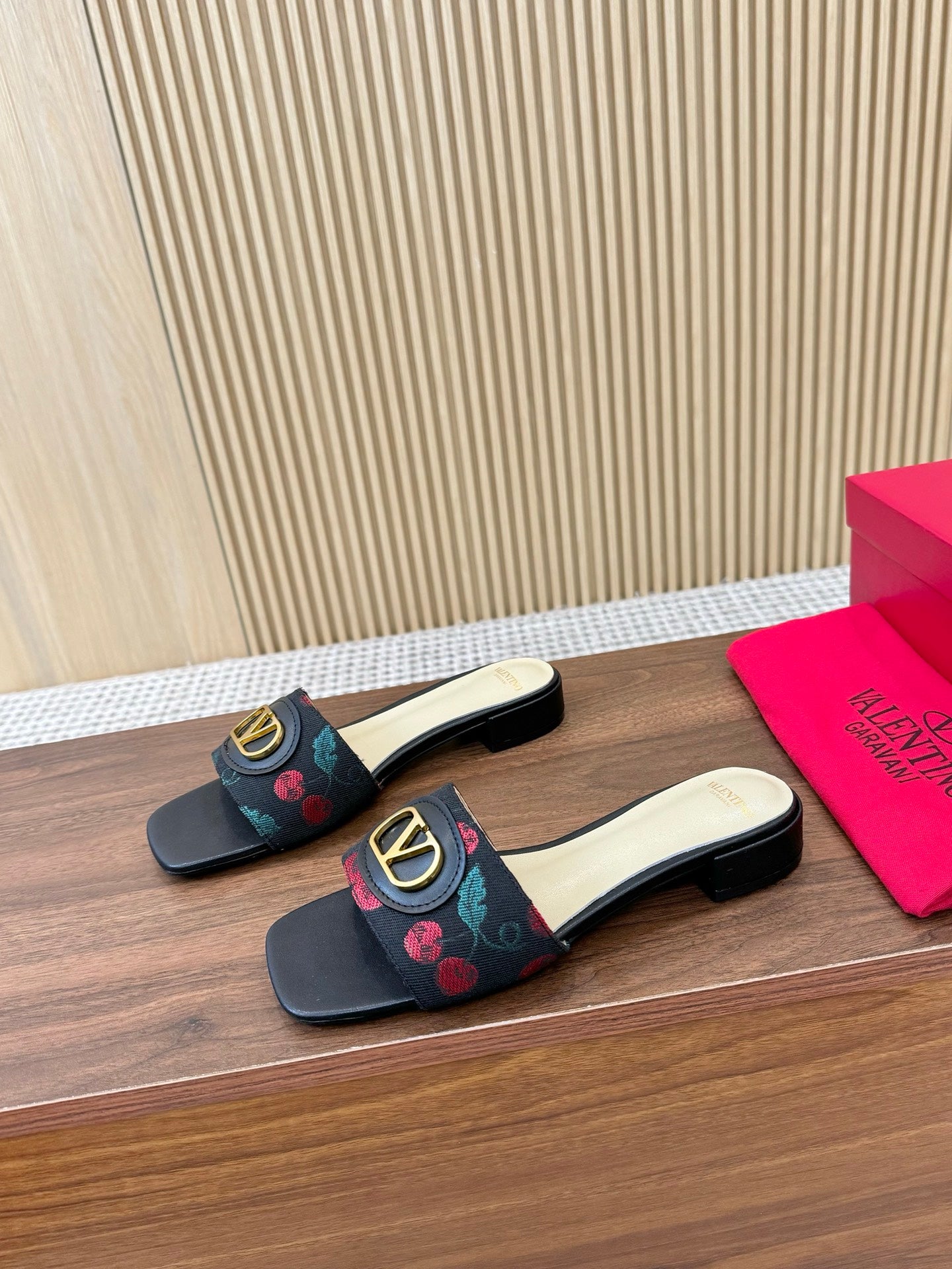 255QVL32ZDE Stylish leather shoes