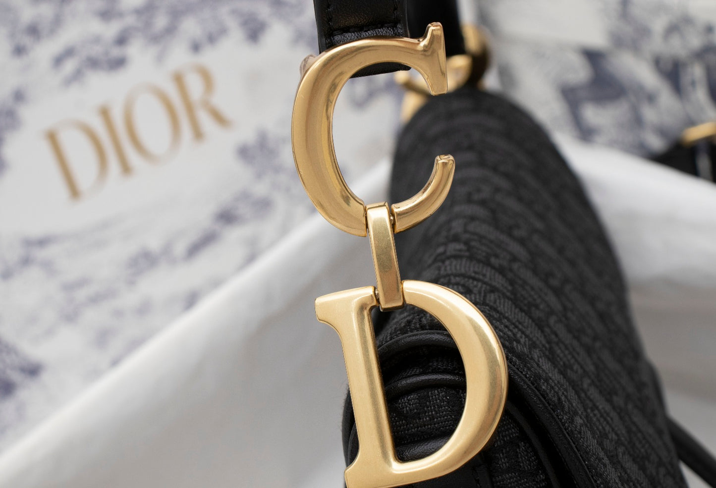 5D12BDE Stylish leather bag
