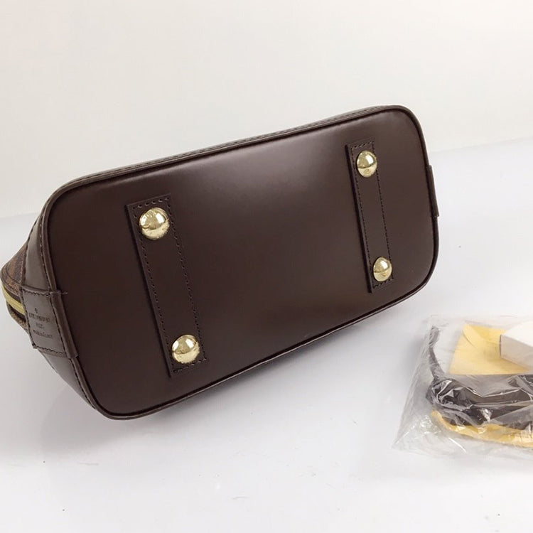 1E27BDE Stylish leather bag