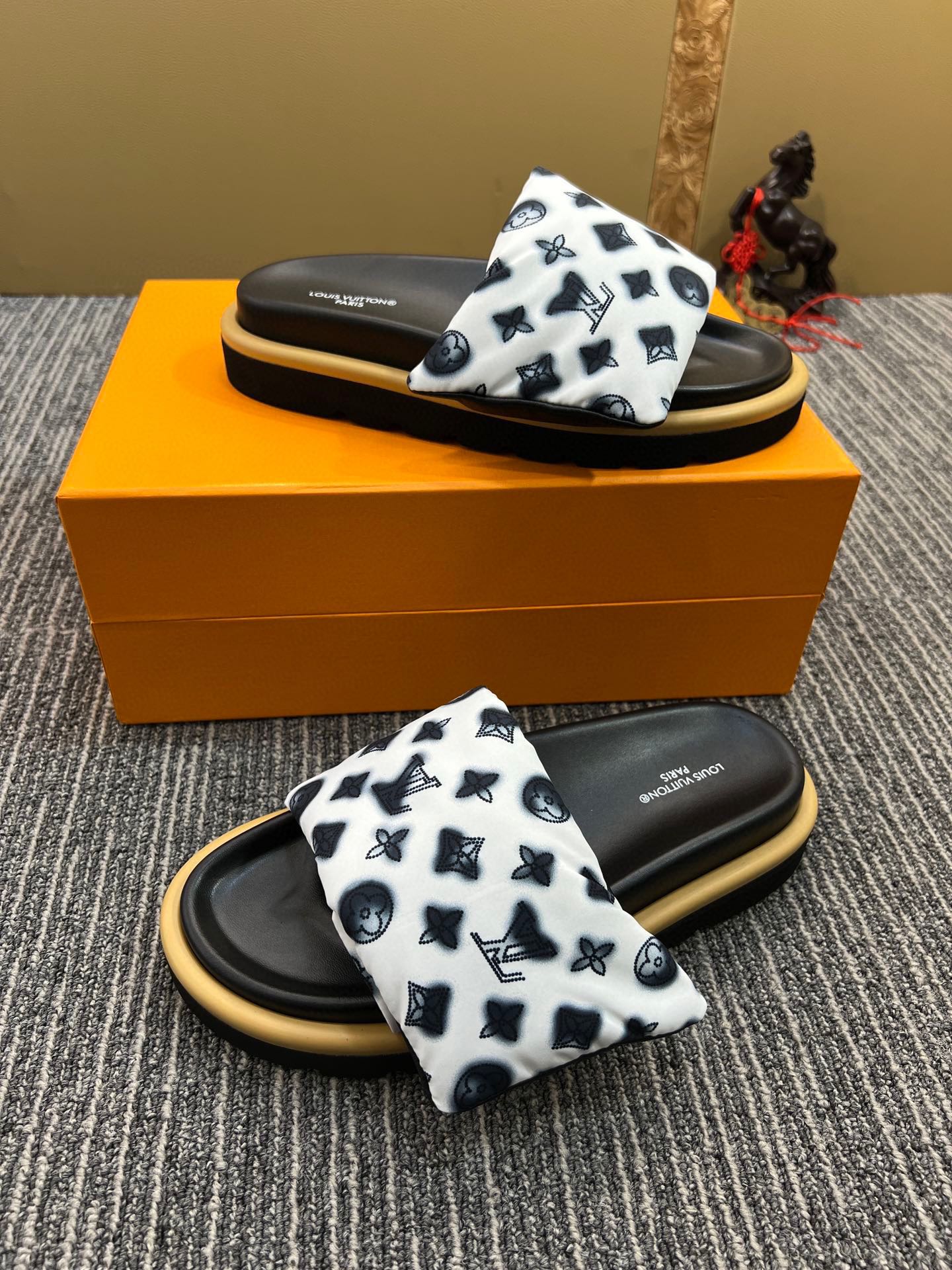 5XE118ZDE Stylish leather quality Slippers