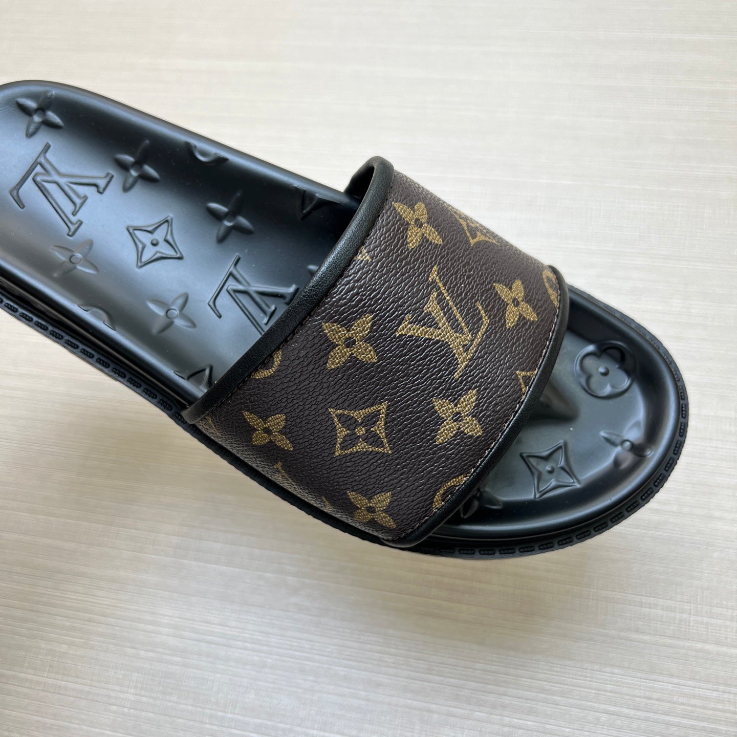 535ZE304ZDE Stylish Slippers