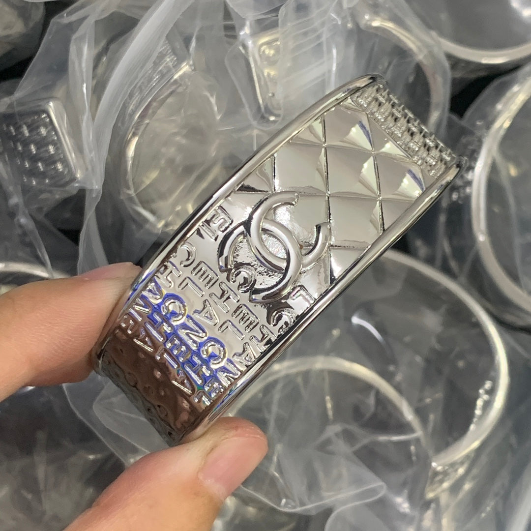 14C665KDE Stylish Bracelets