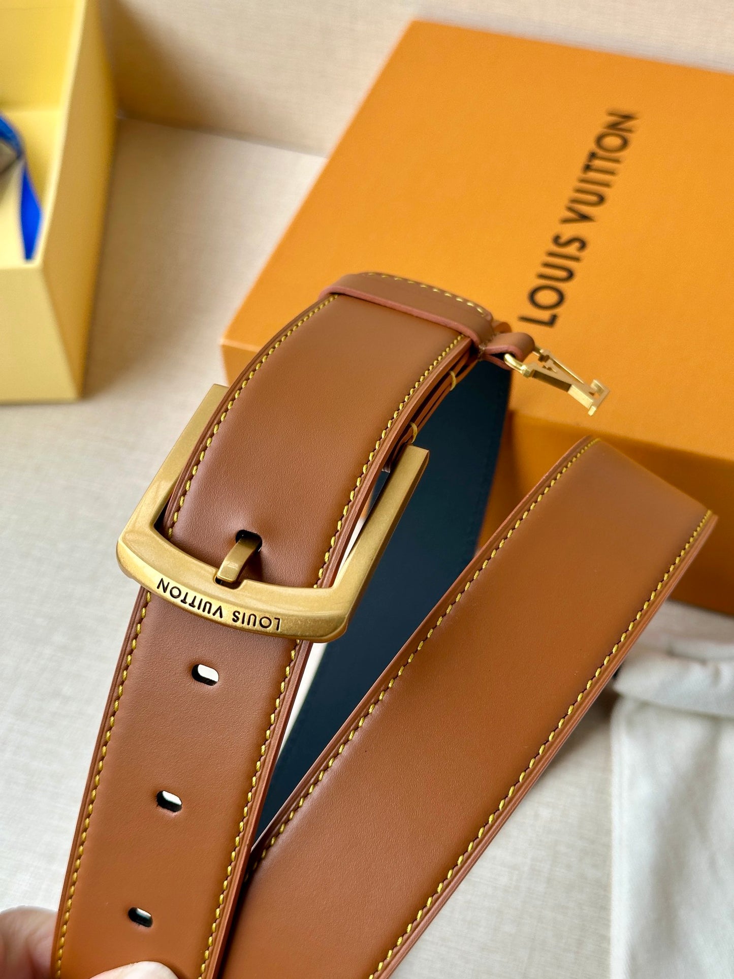 1WE160PDE Stylish High quality belt With full package