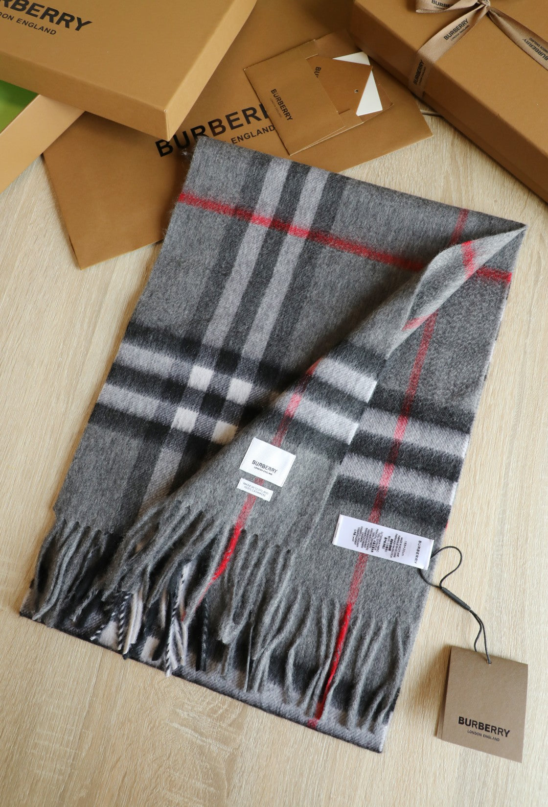 185ZR3WDE Stylish Winter Scarves