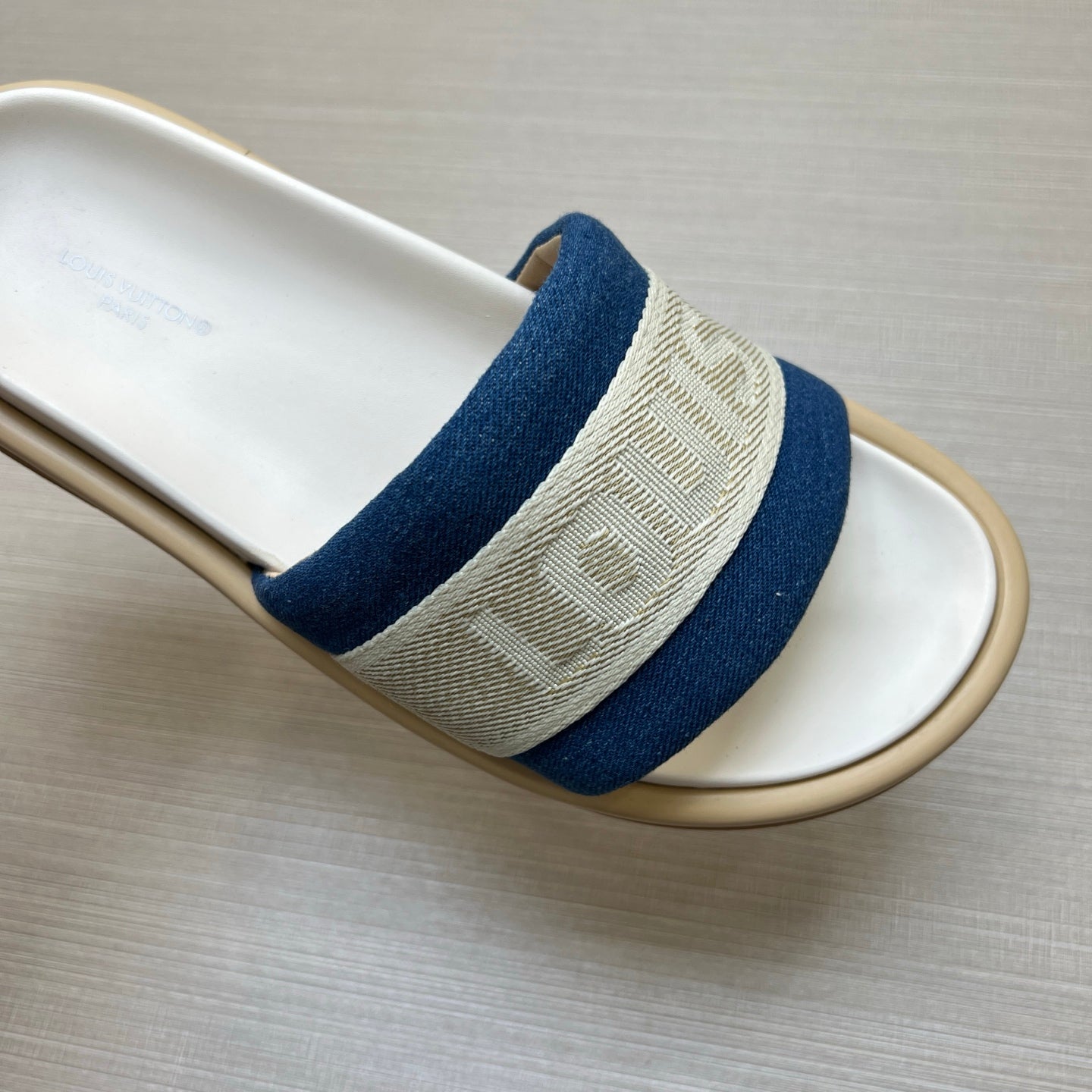 535ZE301ZDE Stylish Slippers