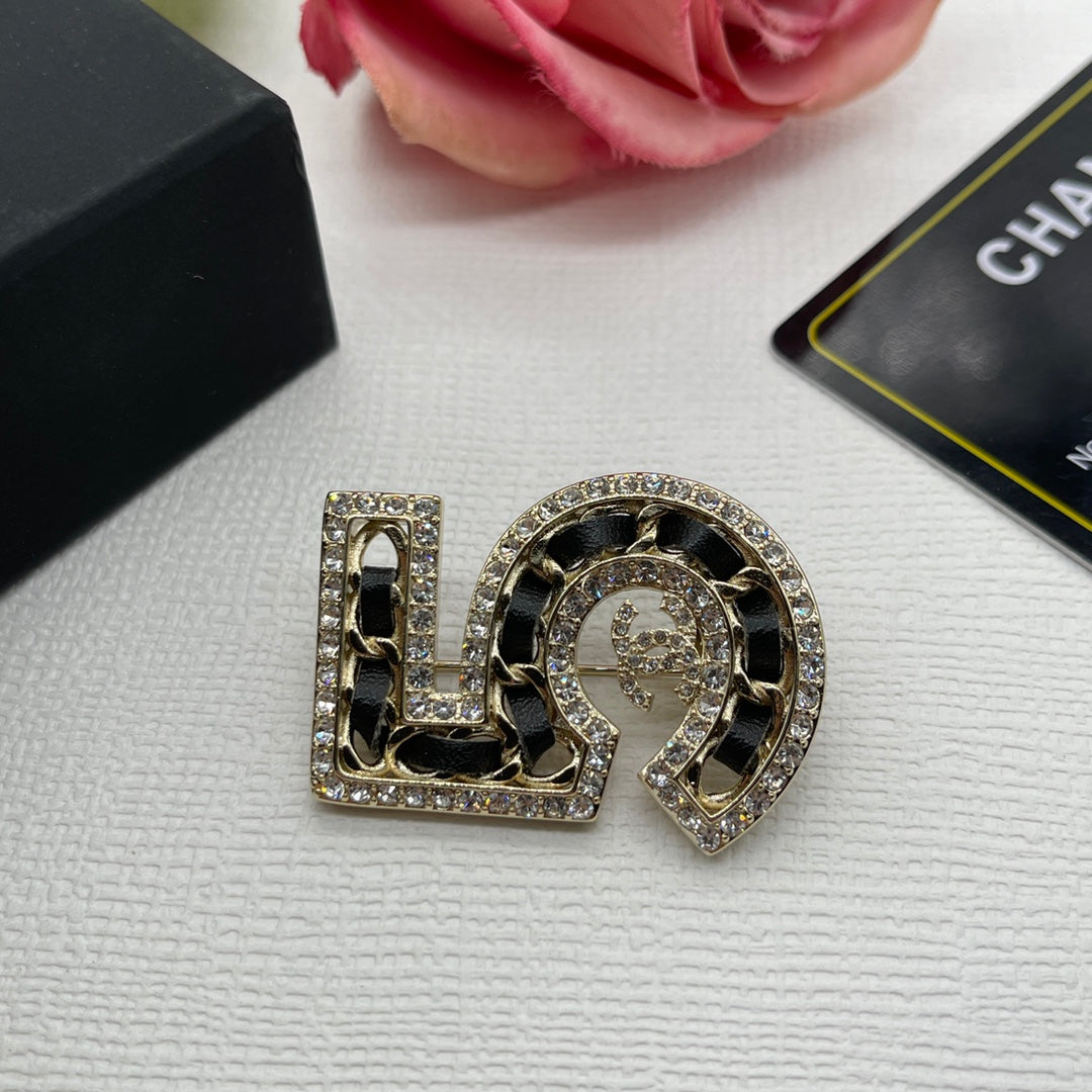 14C846EDE StylishBrooch