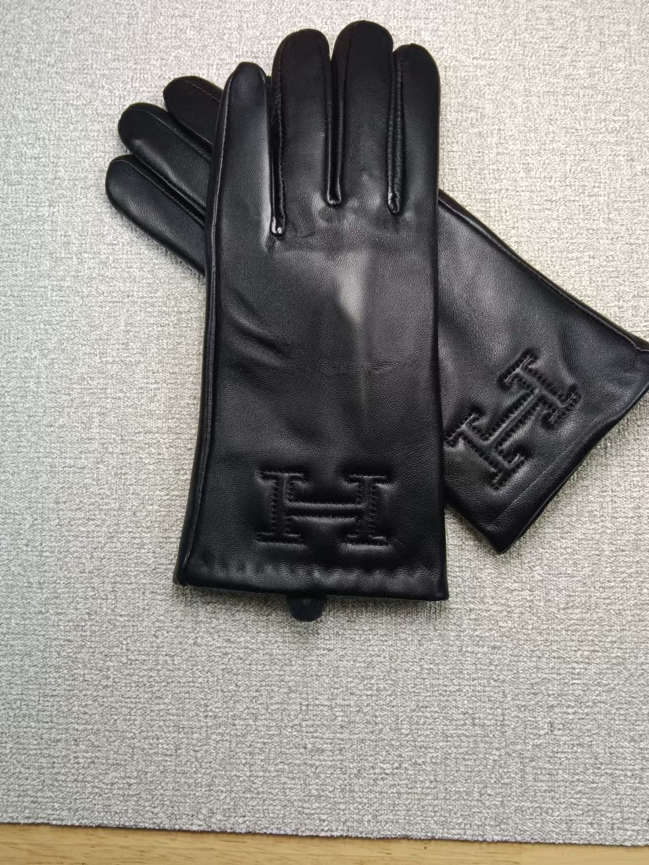 24H100SDE Stylish gloves