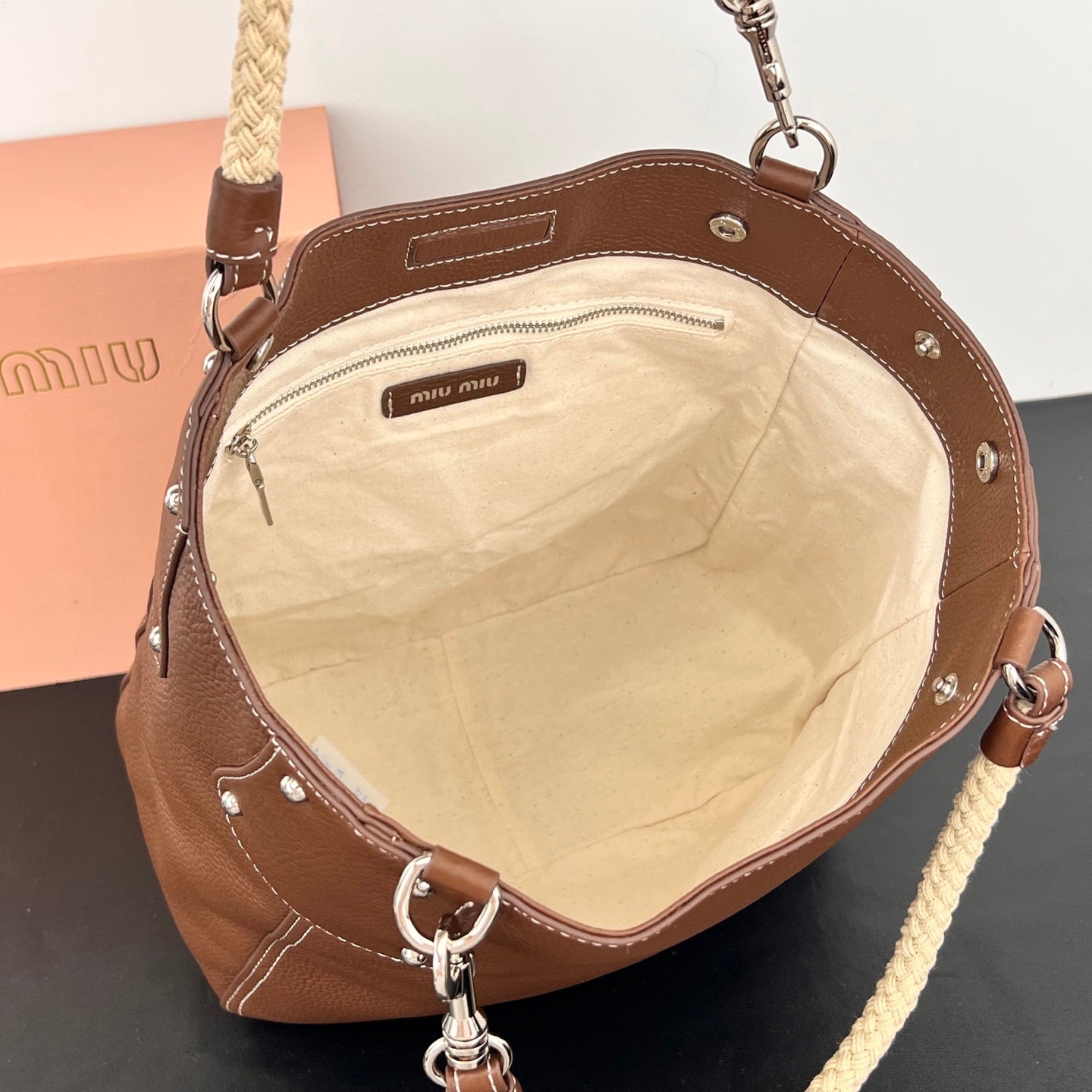 15RA3BDE Stylish leather bag