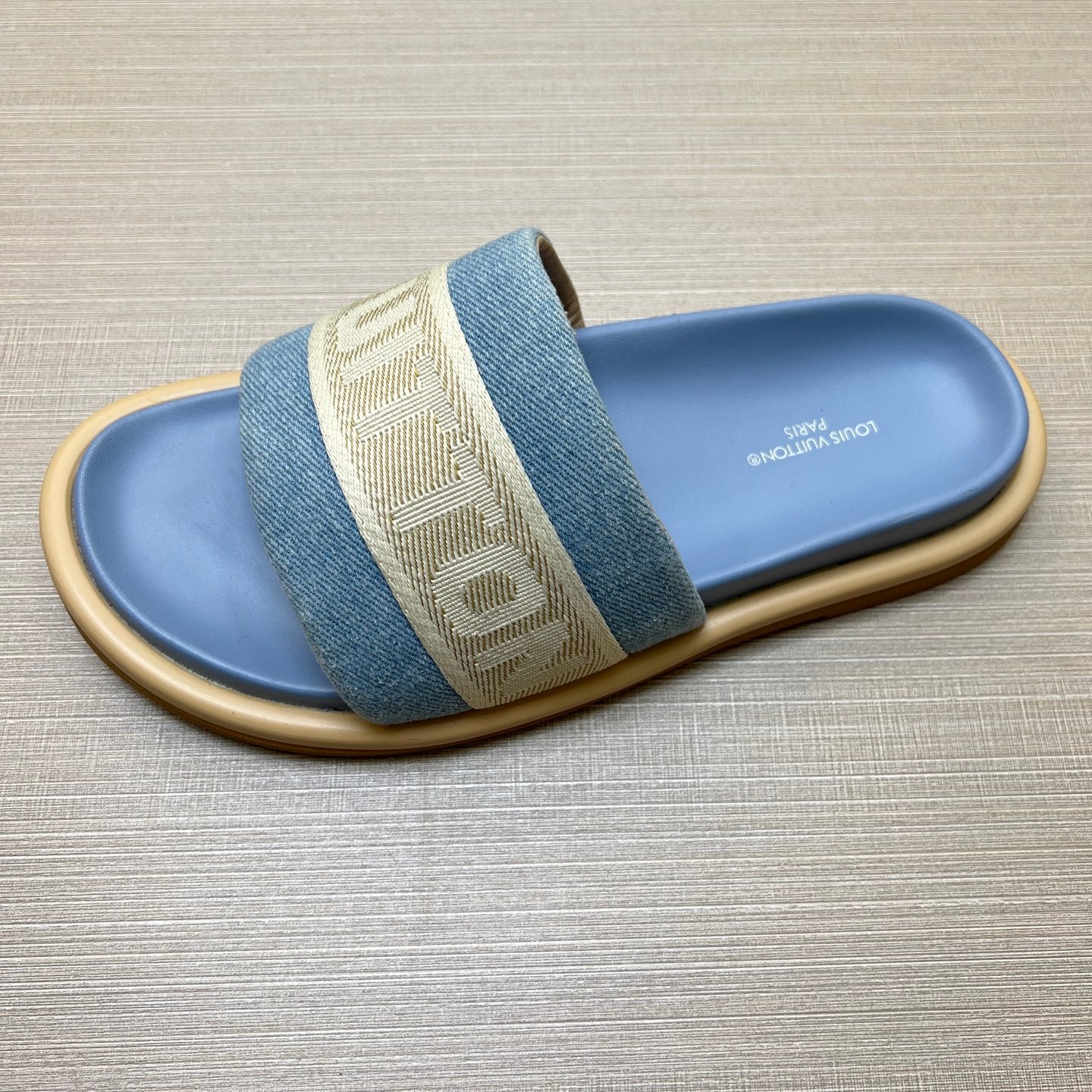 535ZE300ZDE Stylish Slippers