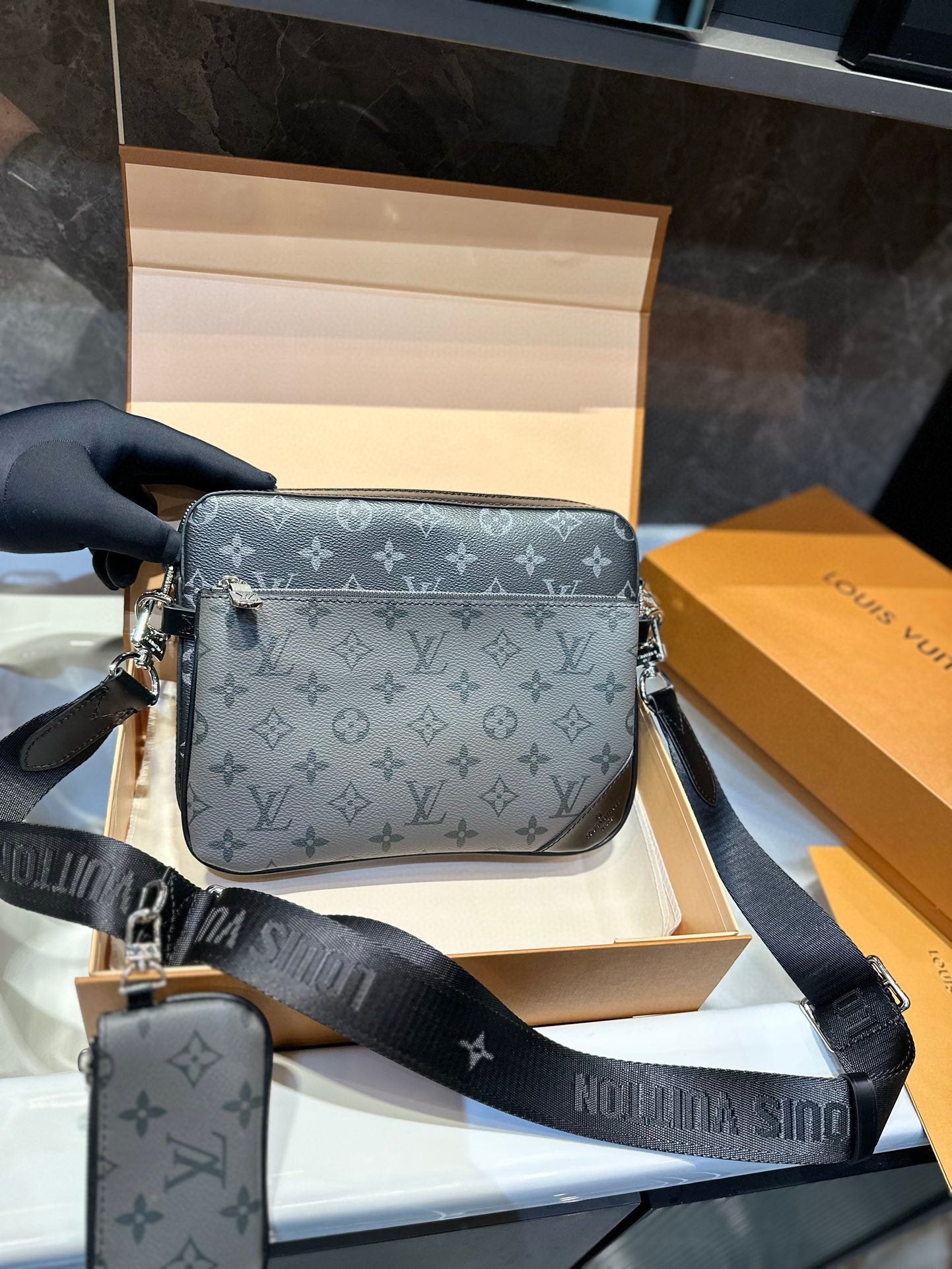 6XE232BDE Stylish leather bag
