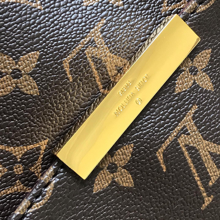 AE103BDE Stylish leather bag