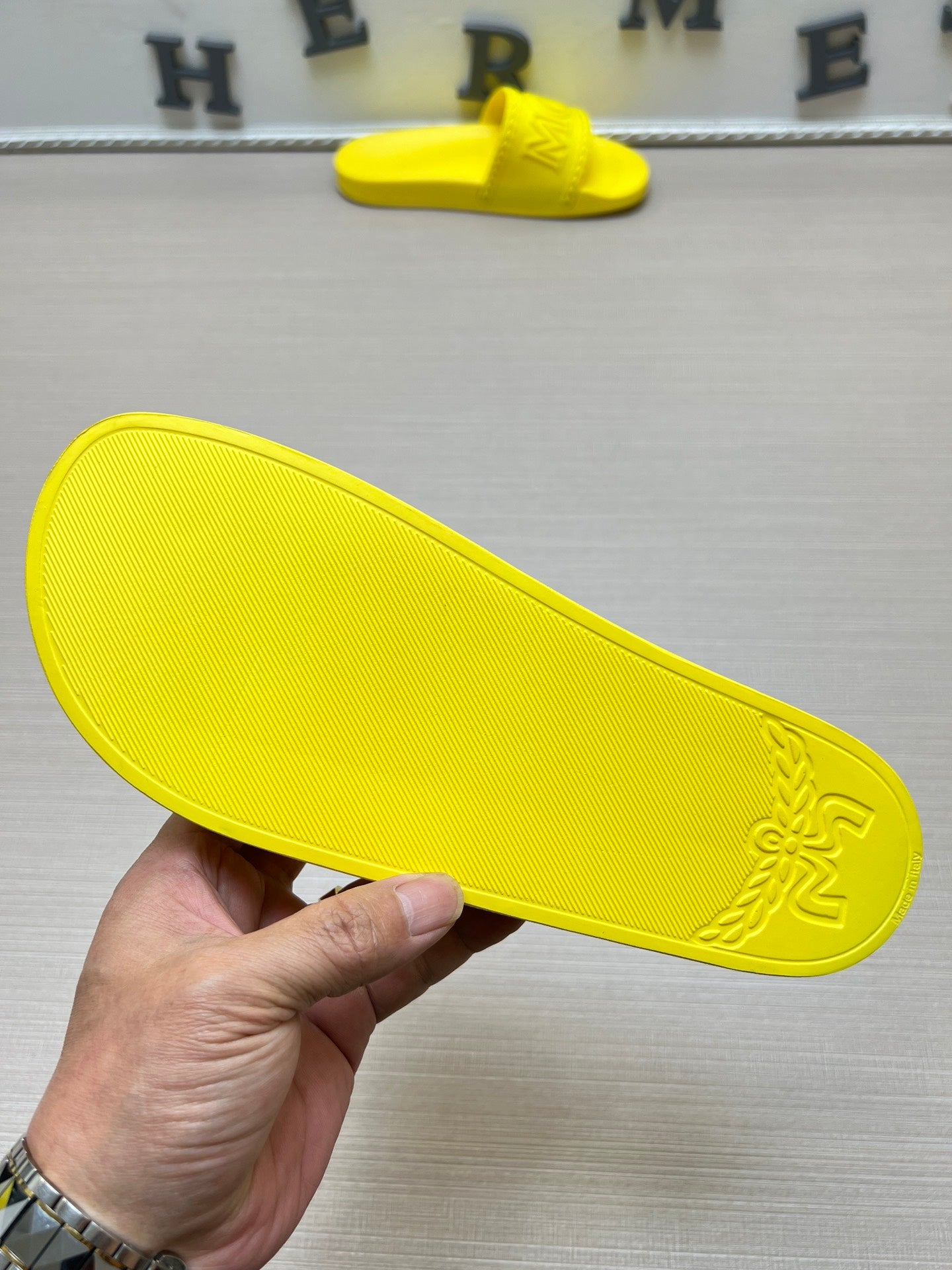54M42ZDE Stylish slippers