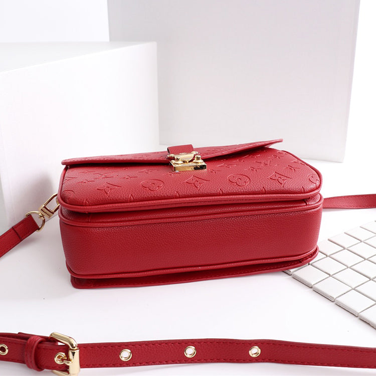 AE92BDE Stylish leather bag
