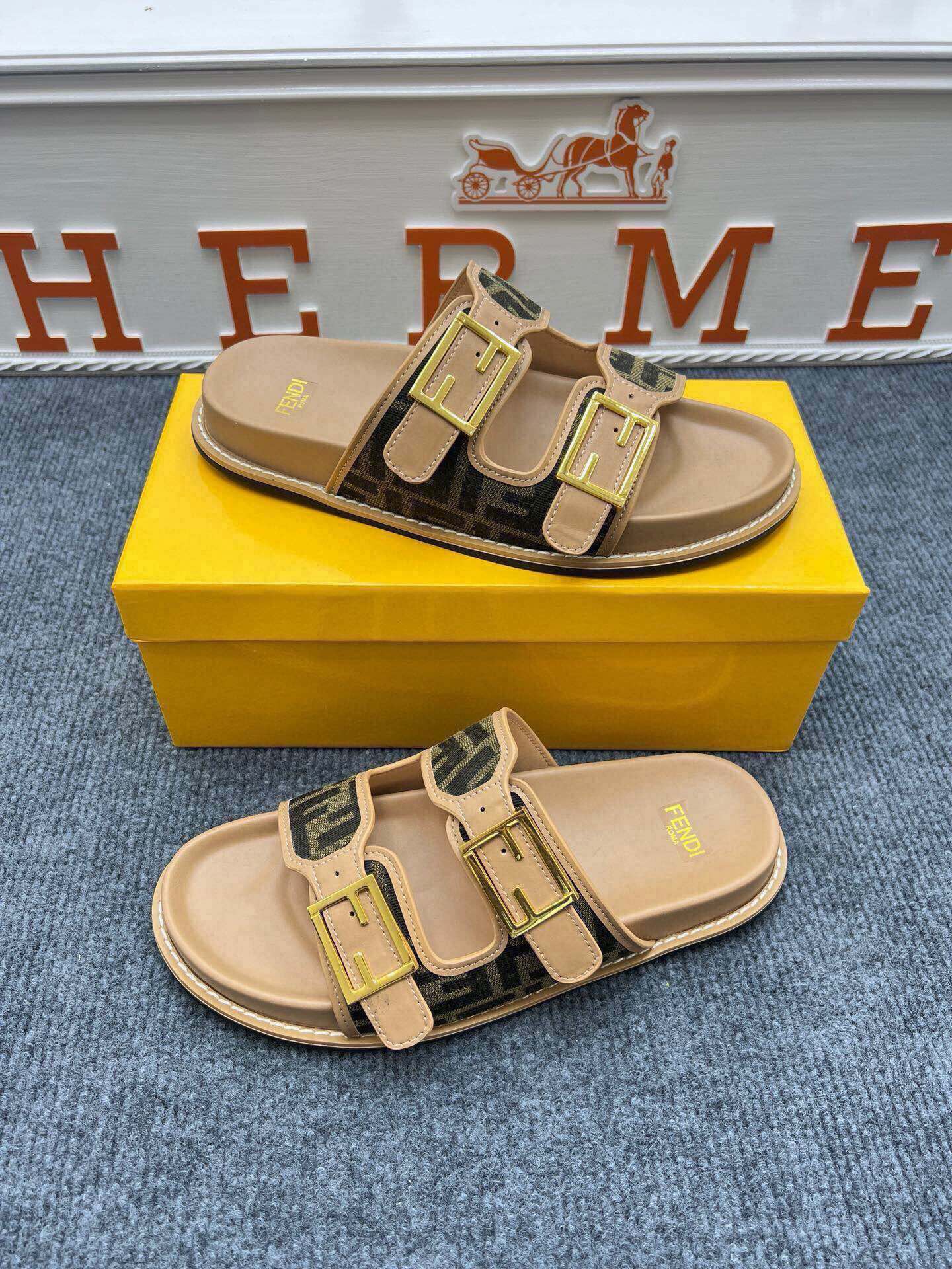 54F38ZDE Stylish slippers
