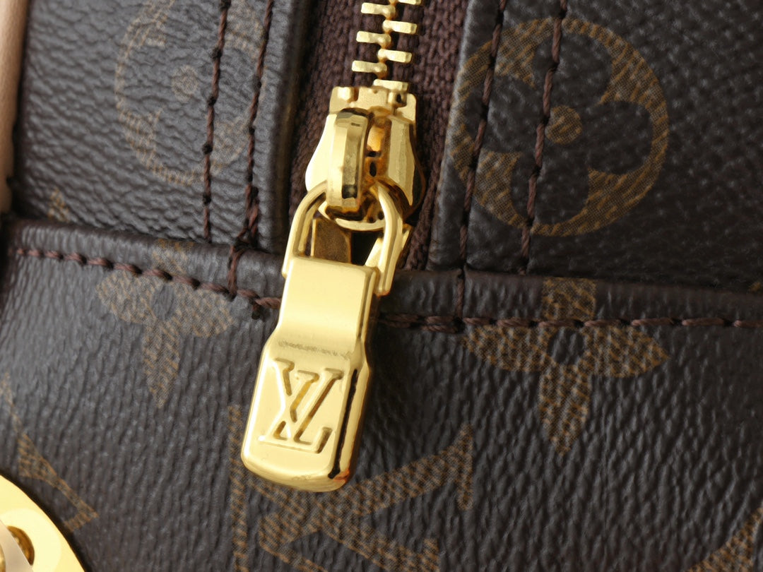 165NE101BDE Stylish leather bag