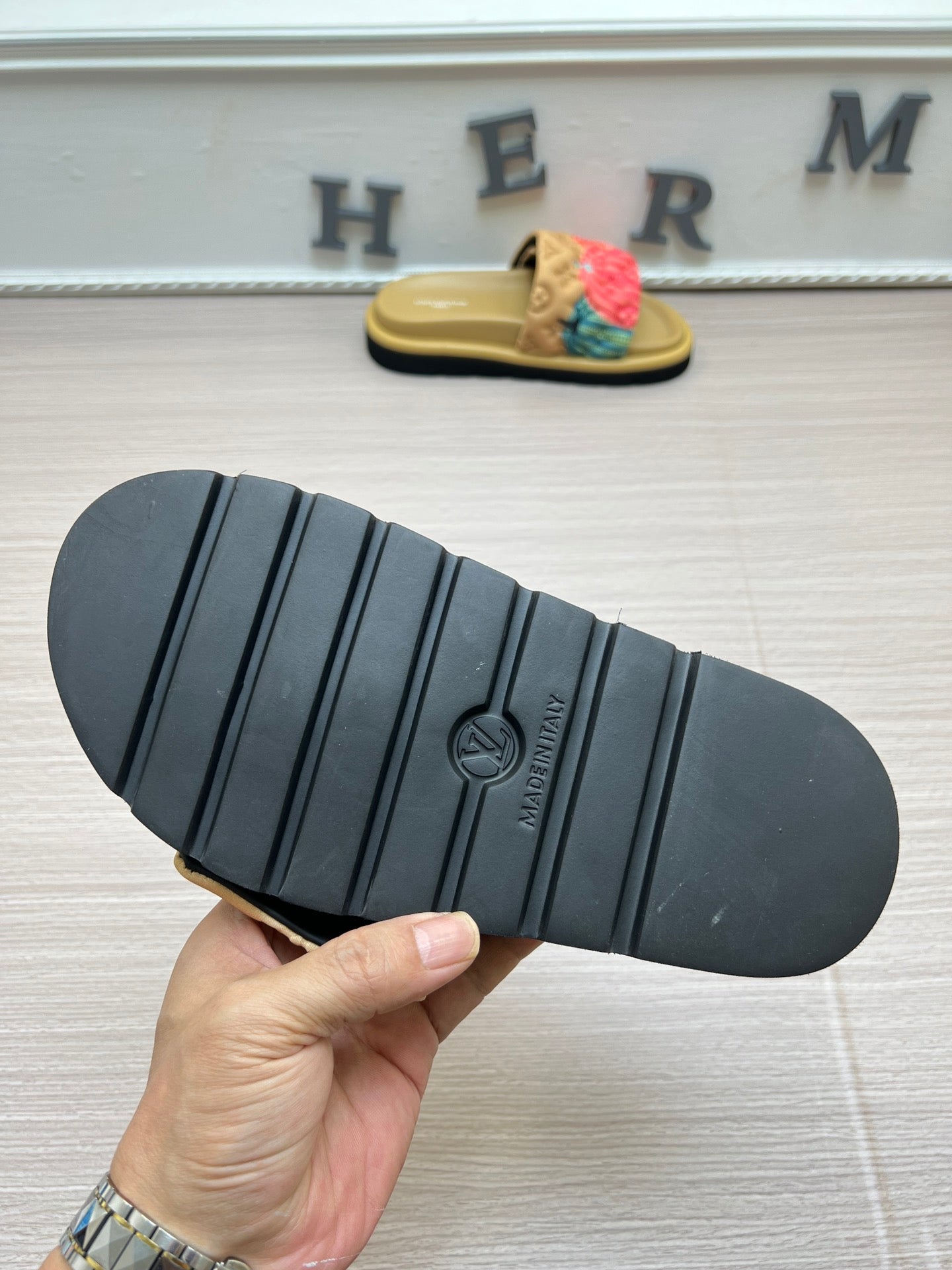 5YE154ZDE Stylish Slippers