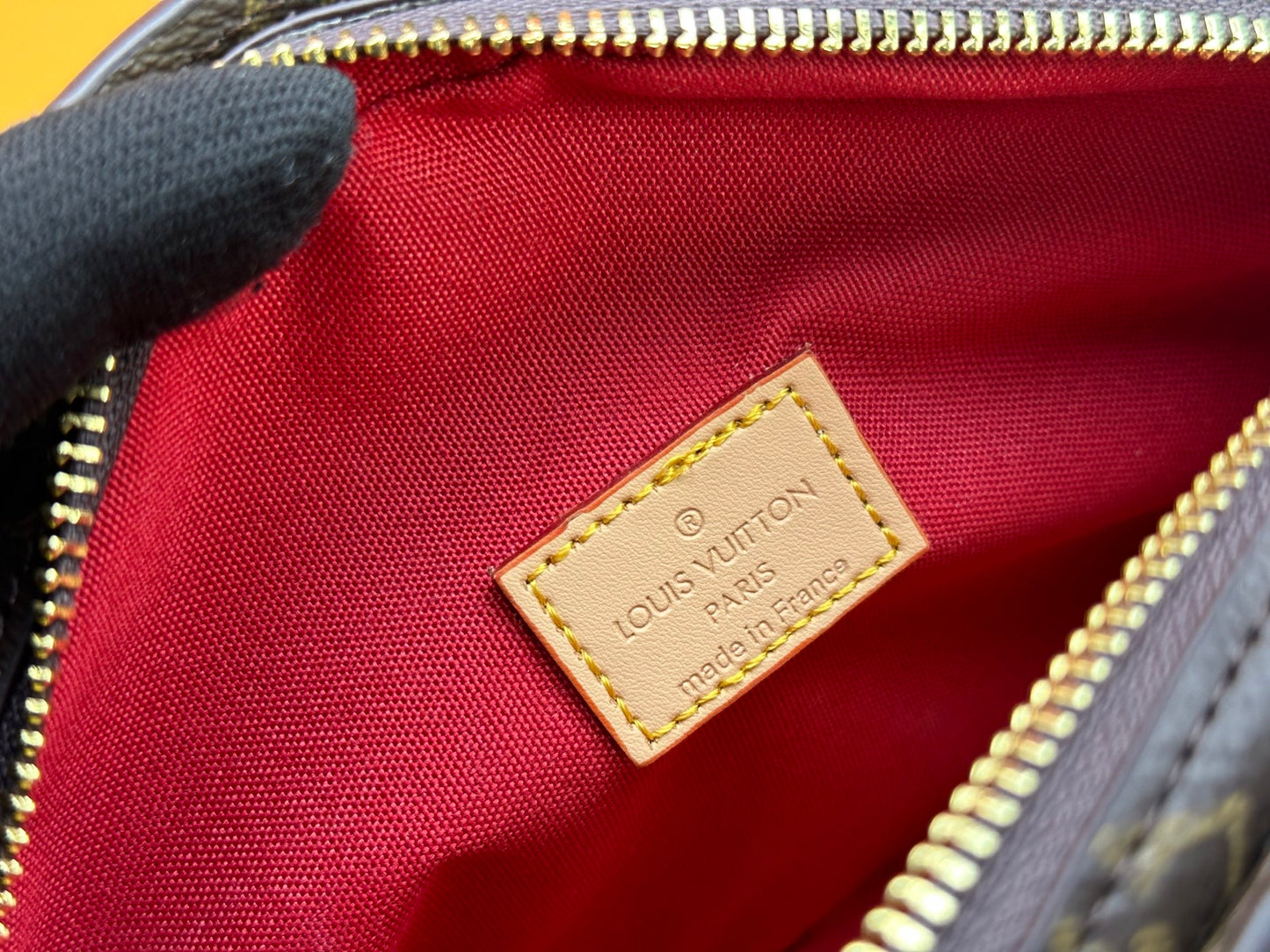 165NE104BDE Stylish leather bag