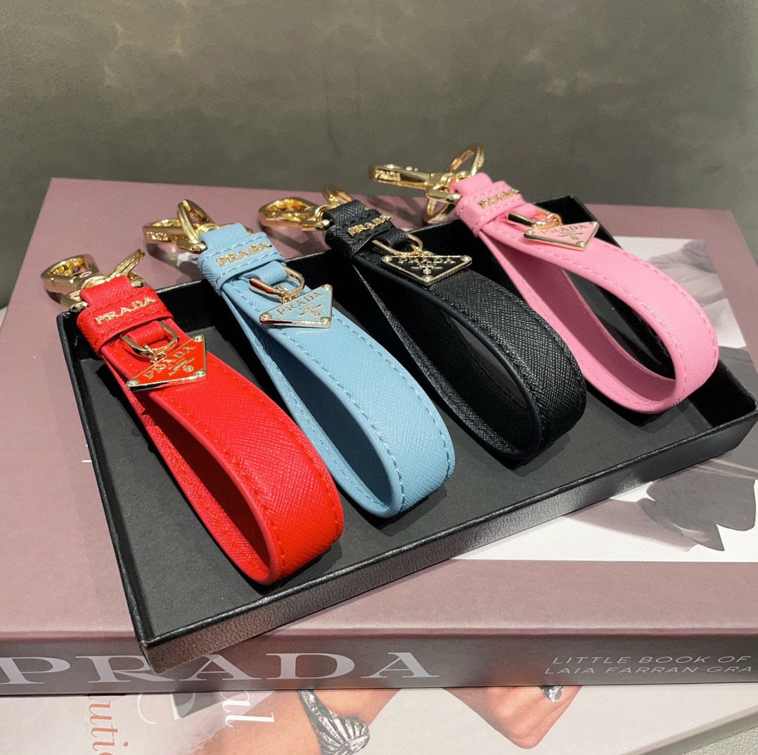 14PD55ADE Stylish key closure