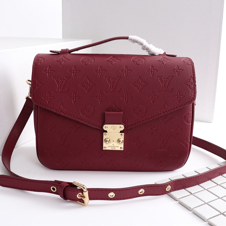 AE92BDE Stylish leather bag