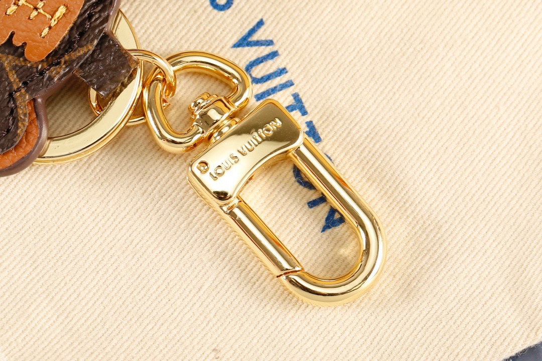 3RE14ADE Stylish key closure