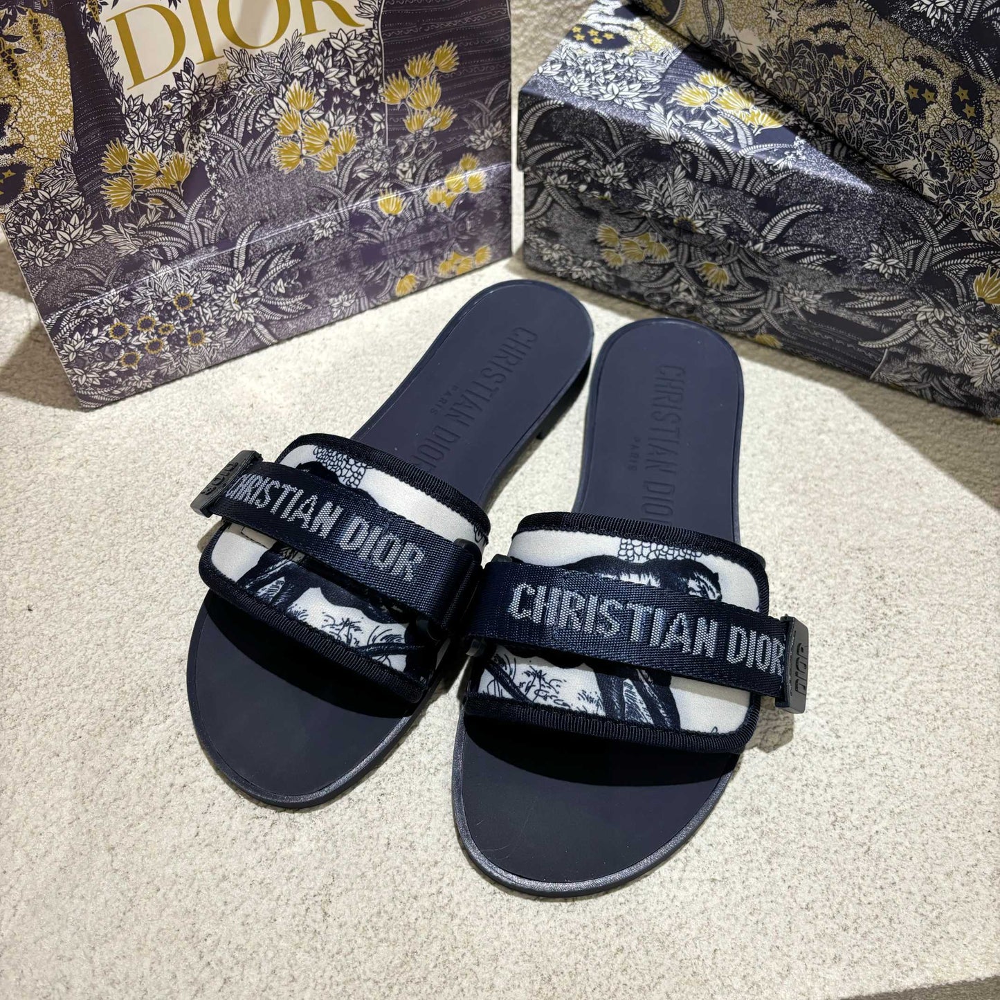 14D17ZDE Stylish slippers