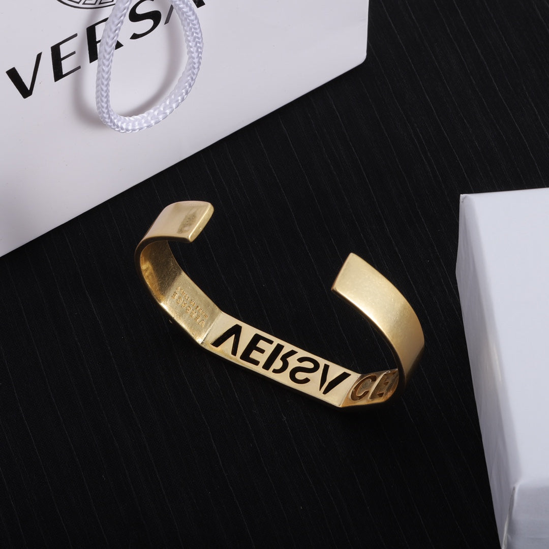 1NV68KDE Stylish bracelet
