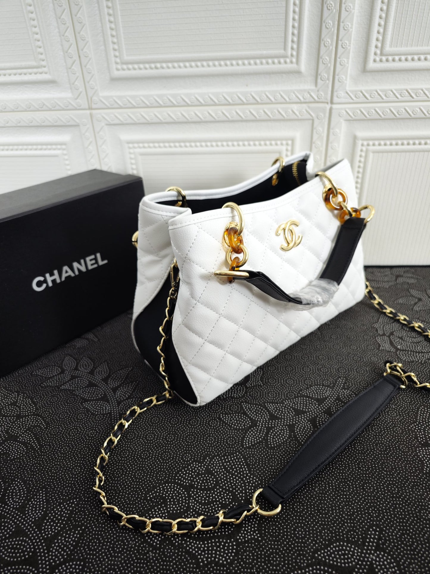 555RB1BDE Stylish leather bag